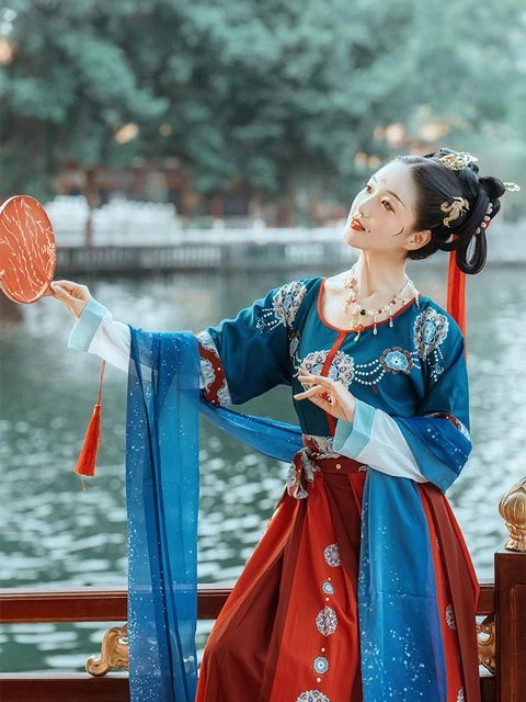 Ancient Chinese Fashion: Historical Prototype of Hanfu Style