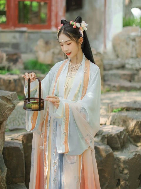 Ancient Chinese Fashion: Historical Prototype of Hanfu Style