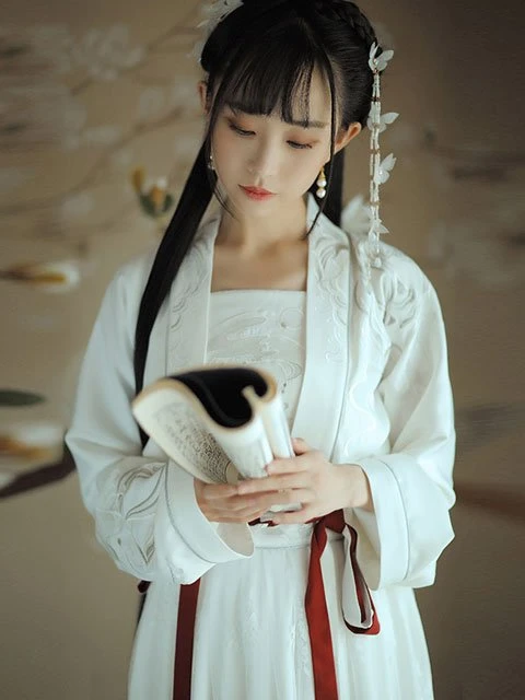 Ancient Chinese Fashion: Historical Prototype of Hanfu Style