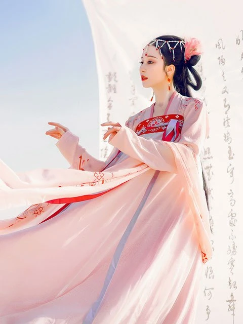Ancient Chinese Fashion: Historical Prototype of Hanfu Style