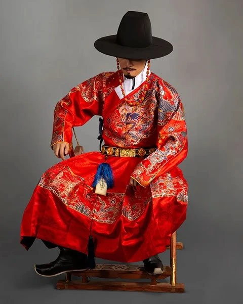 Ancient Chinese Robes for Men: Tieli & Yisan