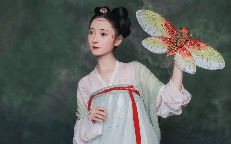 Huadian - A Special Hanfu Makeup for Female