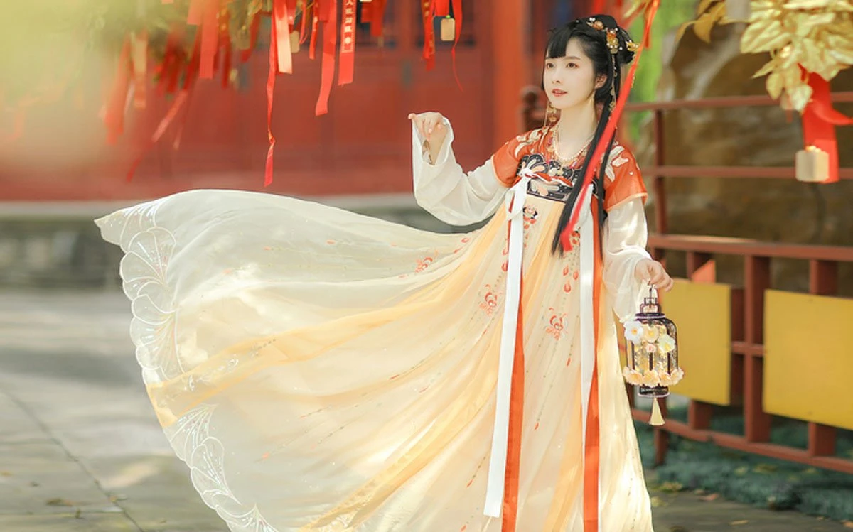 How to Wear Hanfu (2) - Tang Dynasty Qixiong Ruqun 1