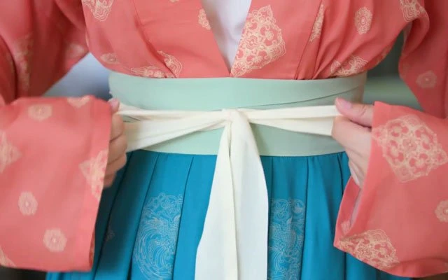 How to Wear Hanfu (2) – Tang Dynasty Qiyao Ruqun