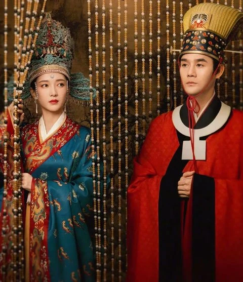 The Beauty of Ancient Song Dynasty Costumes in Qingpingyue
