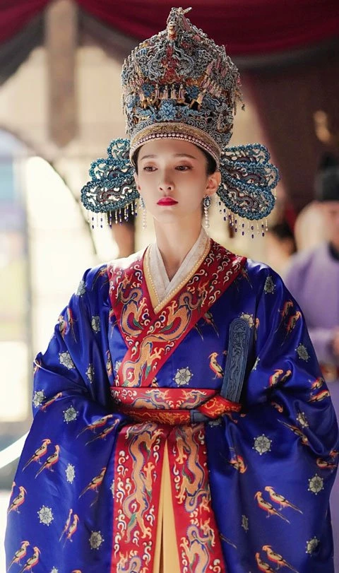 The Beauty of Ancient Song Dynasty Costumes in Qingpingyue
