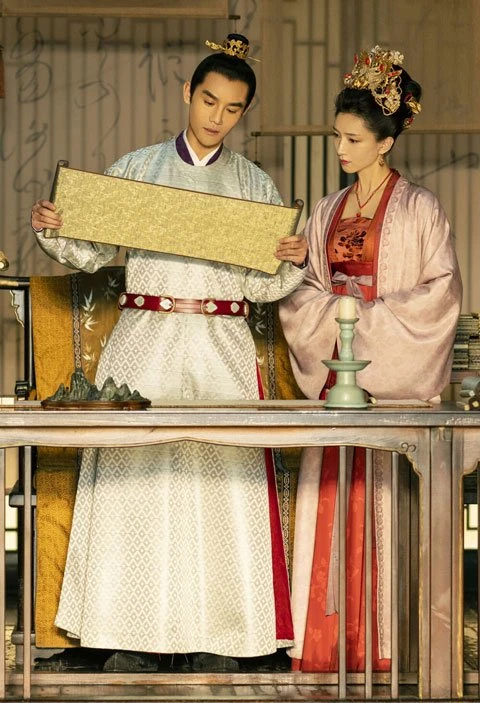 The Beauty of Ancient Song Dynasty Costumes in Qingpingyue