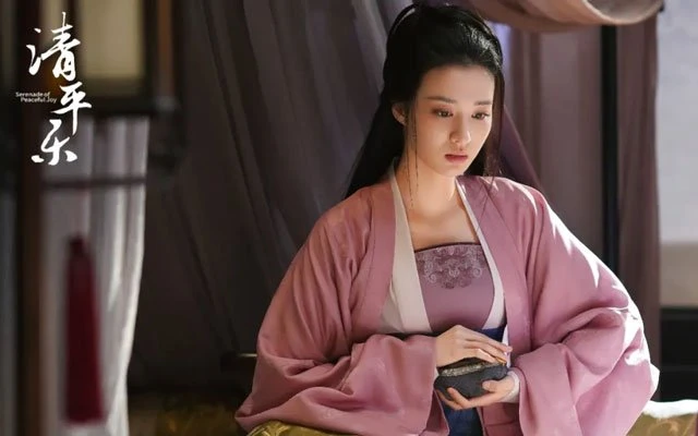 The Beauty of Ancient Song Dynasty Costumes in Qingpingyue