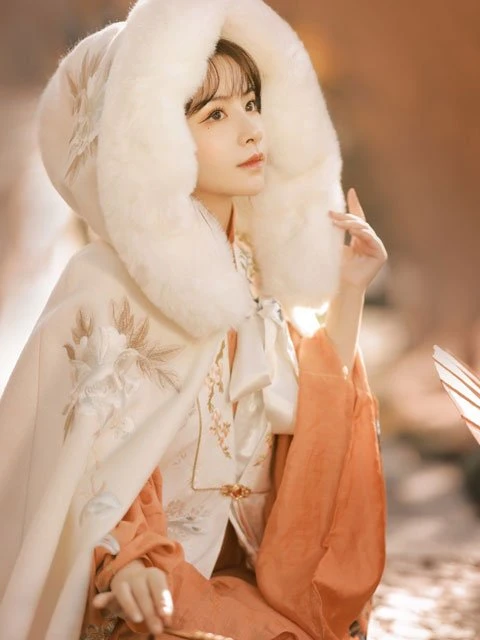 Chinese Costume Photography - Hanfu Girl in Autumn