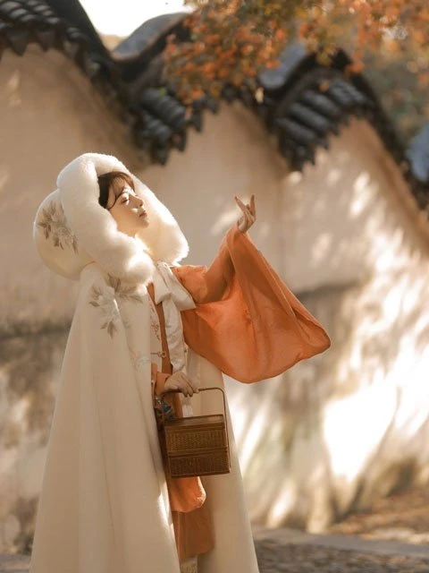 Chinese Costume Photography - Hanfu Girl in Autumn