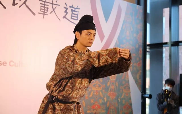Hanfu Show: Guan · Guocui - Chinese Traditional Costumes