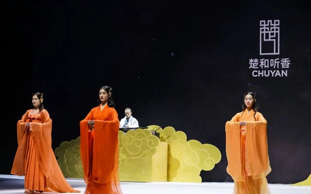Traditional Hanfu in China Fashion Week 2020