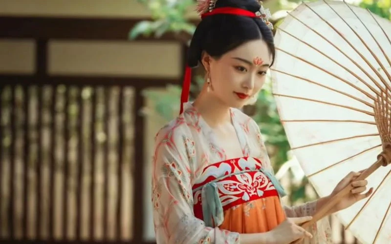 Cui Yihan -The Hanfu Girl Behind Chang'e-5 13