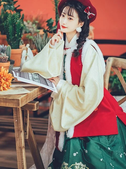 4 Sets Hanfu for Christmas That'll Make You Special