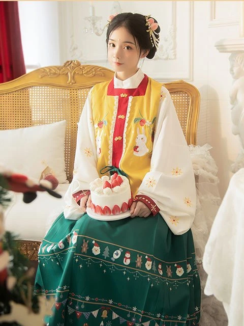 4 Sets Hanfu for Christmas That'll Make You Special