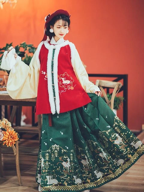 4 Sets Hanfu for Christmas That'll Make You Special