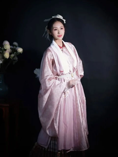 5 Hanfu Accessories for the Cold Winter - Warm & Adorable 9