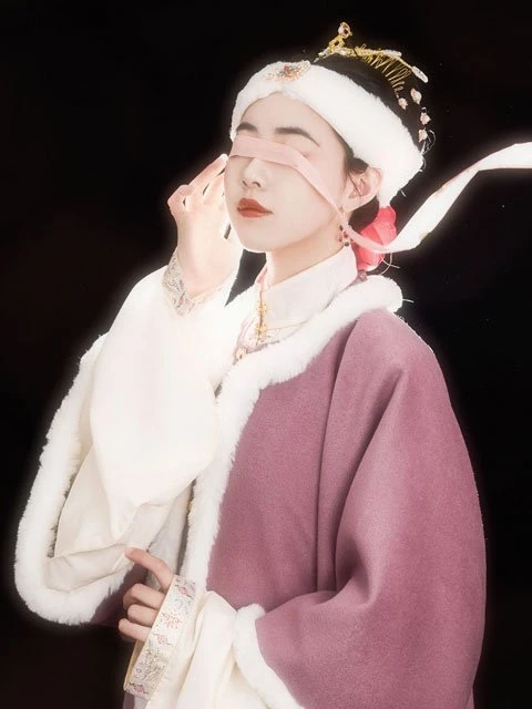 5 Hanfu Accessories for the Cold Winter - Warm & Adorable 3