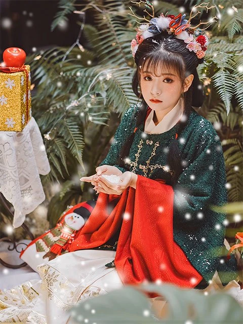 5 Sets of Graceful Hanfu Photos for Christmas 3