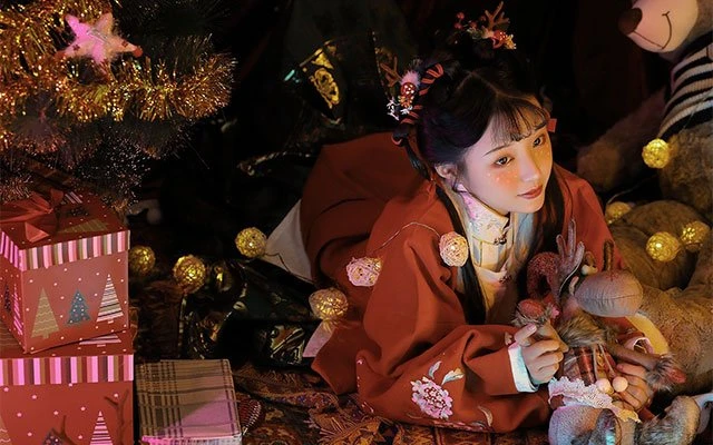 5 Sets of Graceful Hanfu Photos for Christmas 24