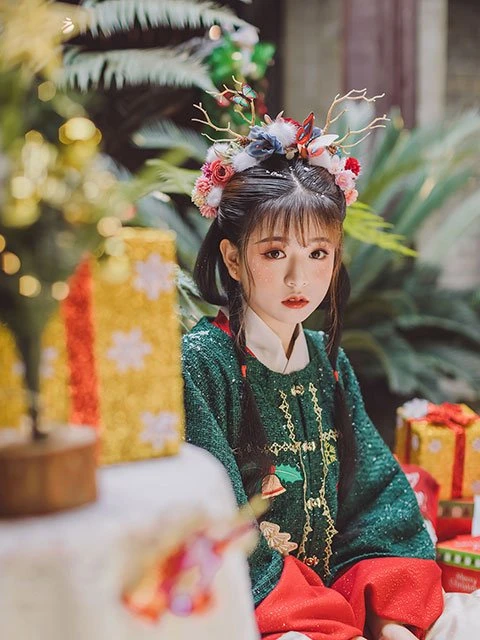 5 Sets of Graceful Hanfu Photos for Christmas 4