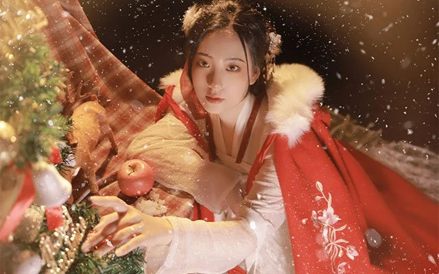 5 Sets of Graceful Hanfu Photos for Christmas 32