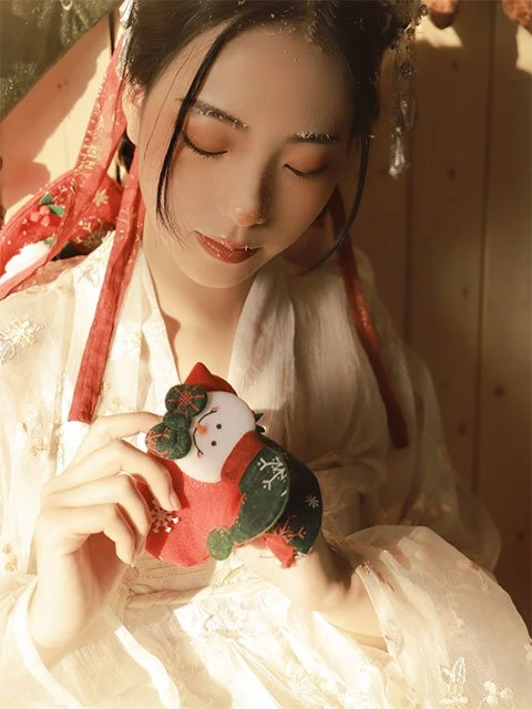 5 Sets of Graceful Hanfu Photos for Christmas 29
