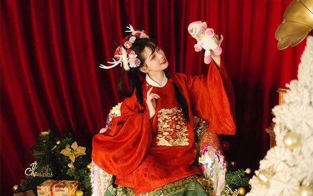 5 Sets of Graceful Hanfu Photos for Christmas 41