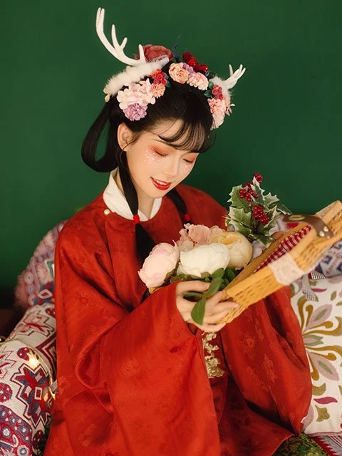 5 Sets of Graceful Hanfu Photos for Christmas 39