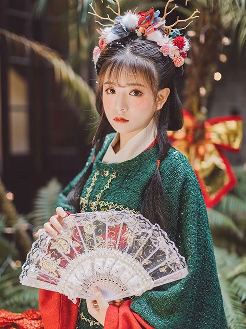 5 Sets of Graceful Hanfu Photos for Christmas 7
