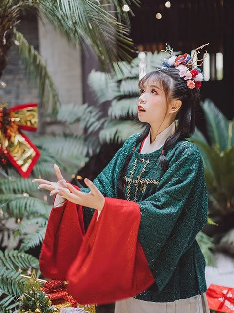 5 Sets of Graceful Hanfu Photos for Christmas