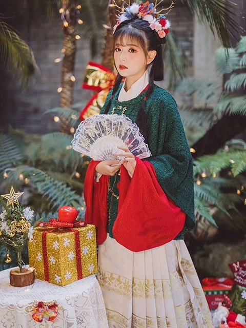 5 Sets of Graceful Hanfu Photos for Christmas 9