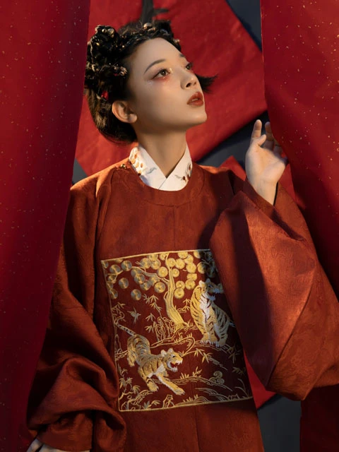 How to Make Red Hanfu Look Great in the New Year 1