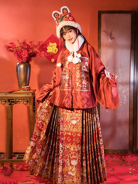 How to Make Red Hanfu Look Great in the New Year 2