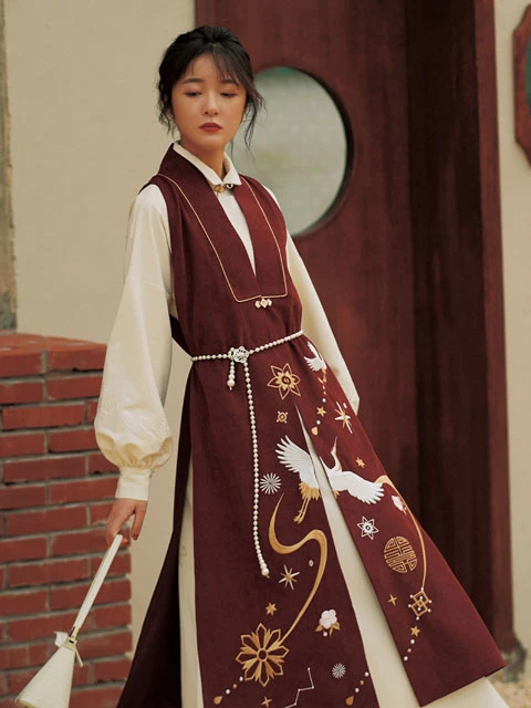 How to Make Red Hanfu Look Great in the New Year 4