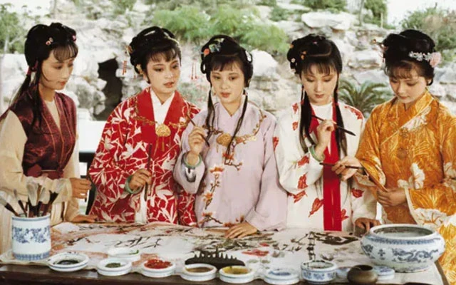 How to Make Red Hanfu Look Great in the New Year 9