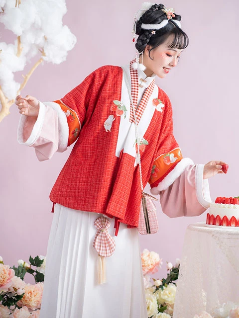 How to Make Red Hanfu Look Great in the New Year 12