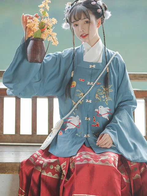 How to Make Red Hanfu Look Great in the New Year 15