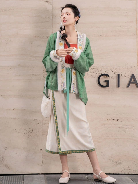 How to Make Red Hanfu Look Great in the New Year 16