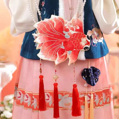 How to Make Red Hanfu Look Great in the New Year 19