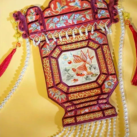 How to Make Red Hanfu Look Great in the New Year 20