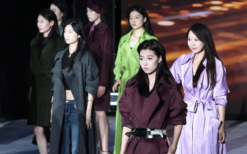 Nanjing Fashion Week Puts Yunjin Brocade on Show