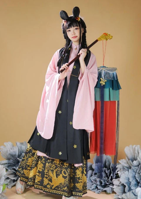 4 Kinds of Essential Props for Hanfu Photography
