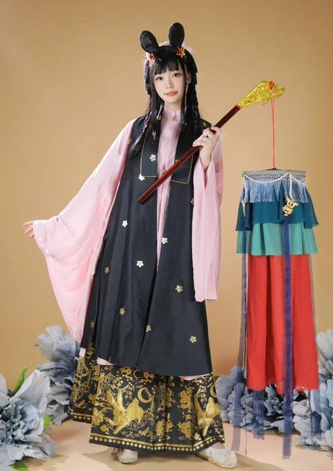 4 Kinds of Essential Props for Hanfu Photography