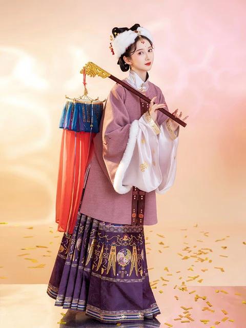 4 Kinds of Essential Props for Hanfu Photography