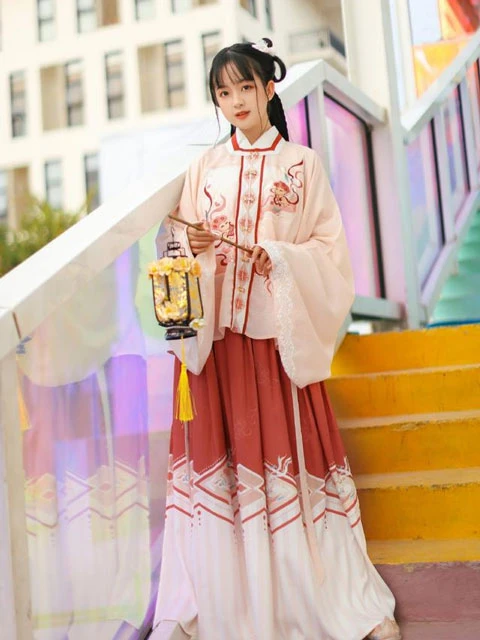 4 Kinds of Essential Props for Hanfu Photography