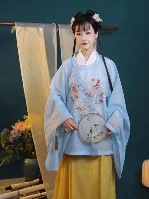 4 Kinds of Essential Props for Hanfu Photography