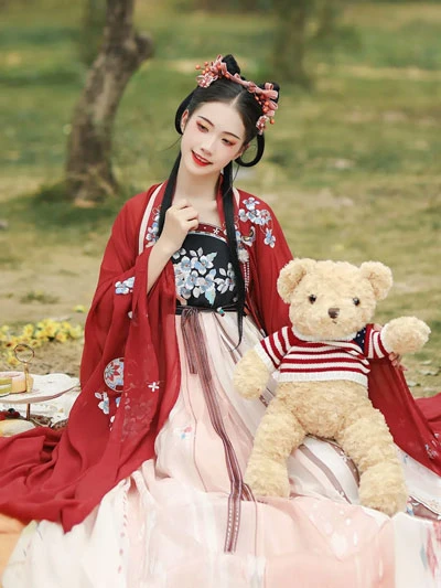 5 Recommended Girls Hanfu Suits for Chinese New Year