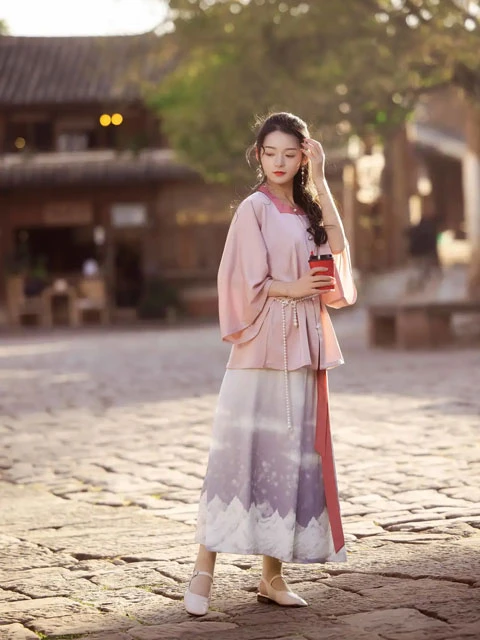 8 Examples of Common Fabrics Used in Hanfu Making 22