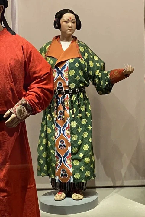 Changes in Ancient Chinese Women’s Hanfu Clothing 6